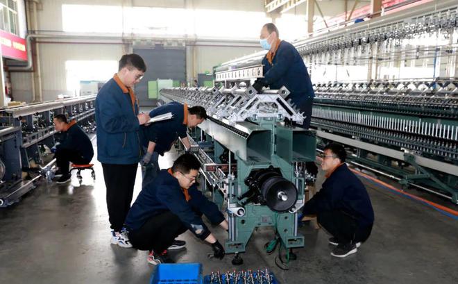 請(qǐng)黨放心,強(qiáng)國有我! 紡織青年以普通機(jī)械設(shè)備安裝服務(wù)書寫最美芳華